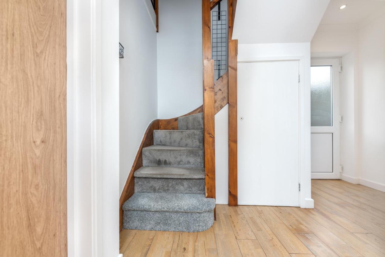 Stayright- 2 Bedroom House, Centrally Located & Close Walk To City Centre カーディフ エクステリア 写真