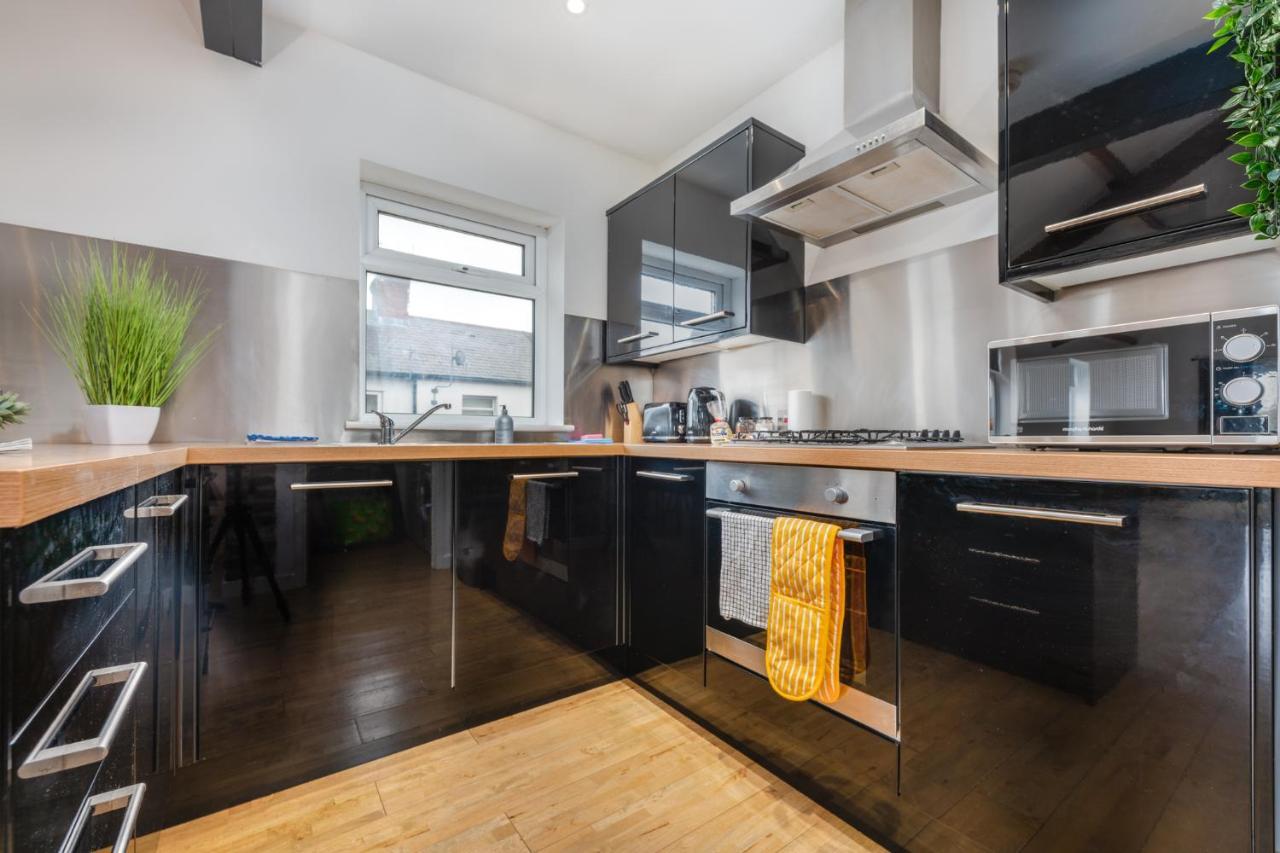 Stayright- 2 Bedroom House, Centrally Located & Close Walk To City Centre カーディフ エクステリア 写真